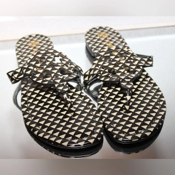 Tory Burch Miller Flip Flop Sandals Triangle Geo Print Women’s Size 5 - Picture 1 of 4
